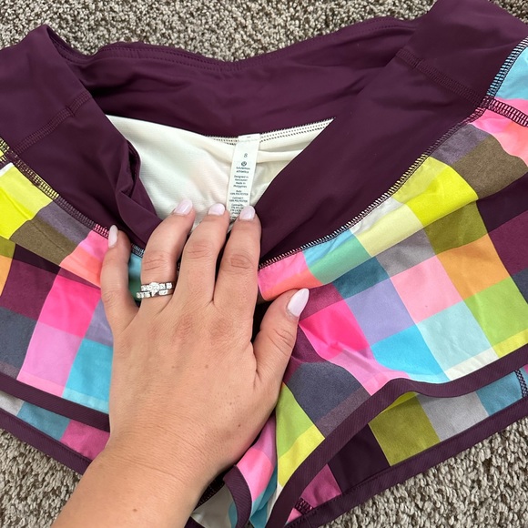 Lululemon Size 8 Shorts - Picture 2 of 2